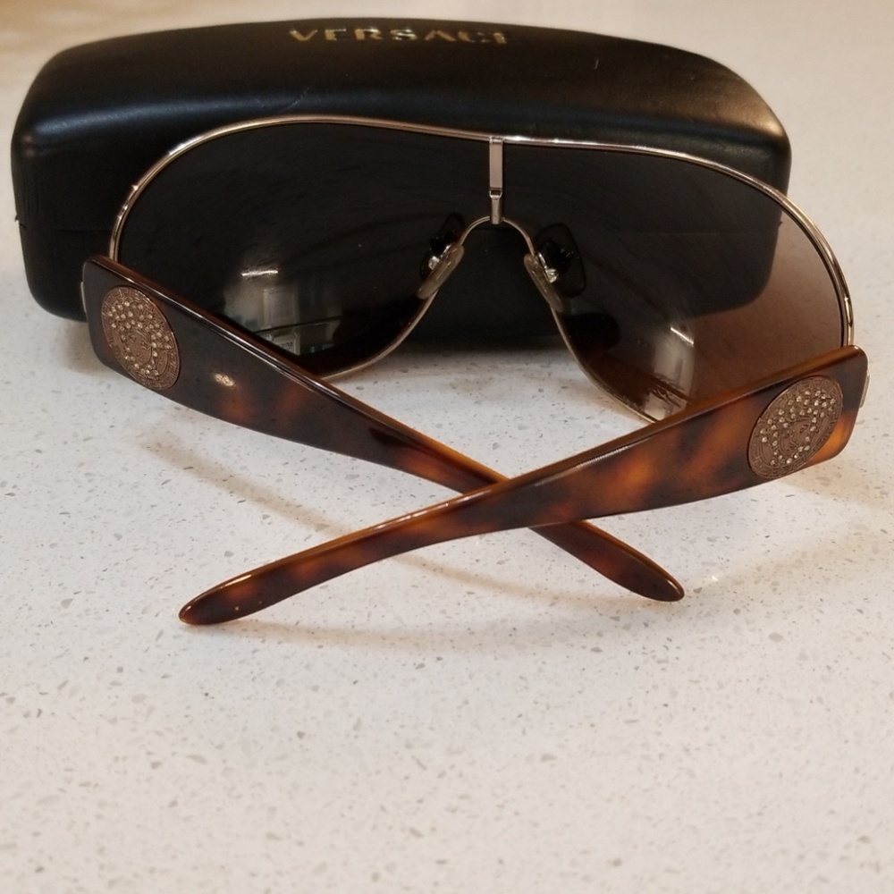 Authentic Beautiful Versace Sunglasses 2061-B - Picture 2 of 8